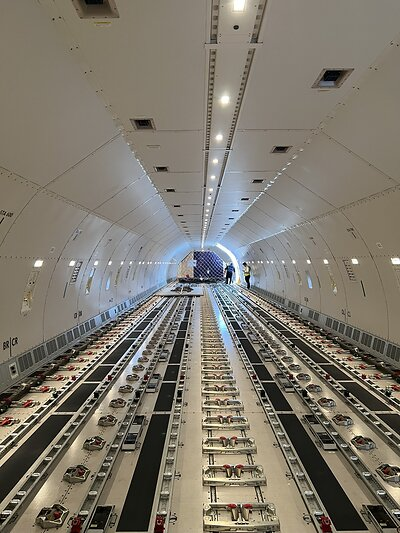 A National Airlines completa o voo comercial mais longo do mundo operado por um Boeing 777 cargueiro, transportando carga viva.